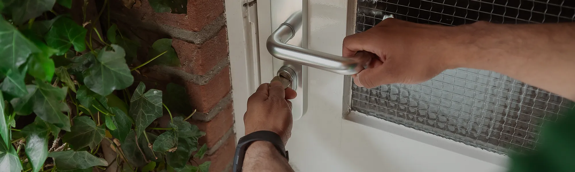 Abus Geschaft -Abus Geschaft AXA230424 homepage banner hero 2000x600 plus alt